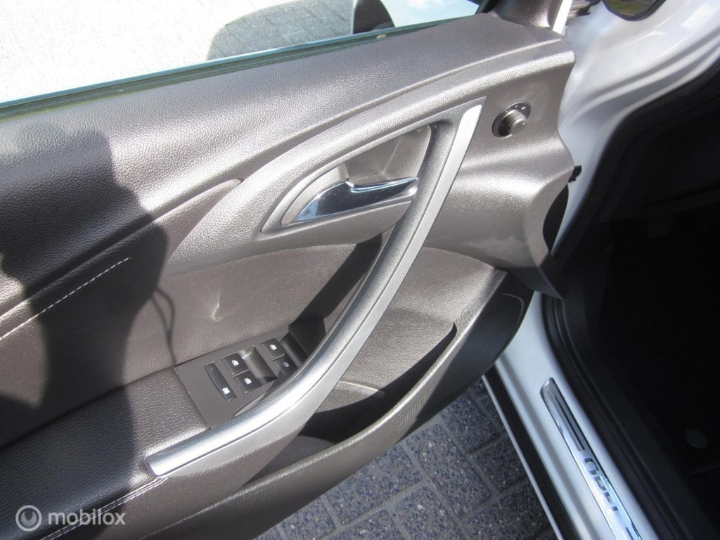Opel Astra sports tourer 1.6 station edition/airco/cruise/lm velgen