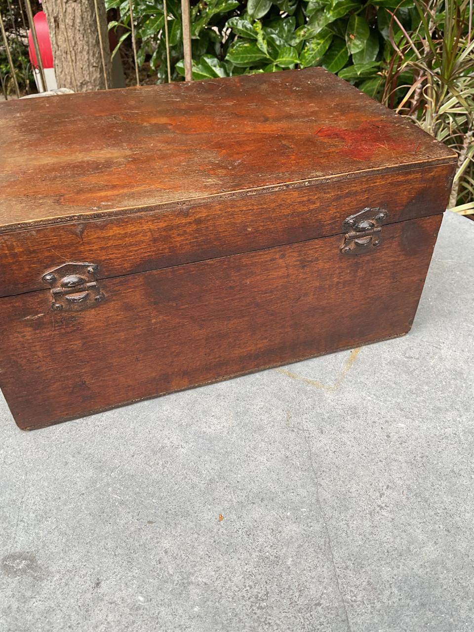 Oude kisten en koffers