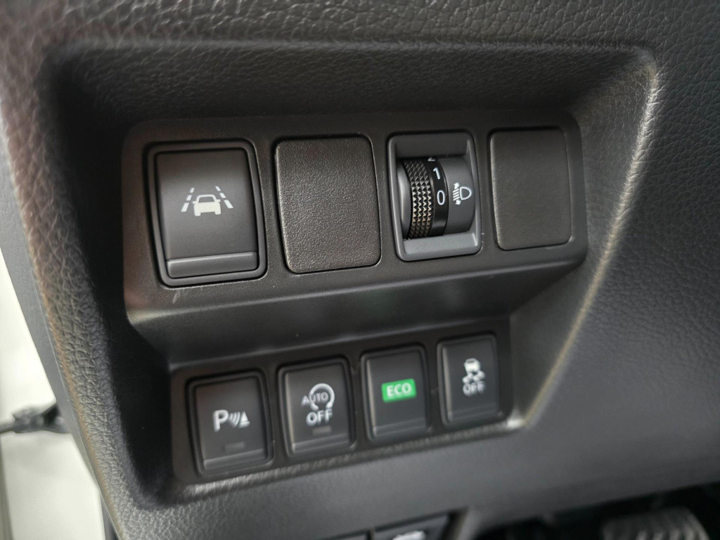 Nissan Qashqai occasion automaat 1.2 connect edition met parkeercamera en p