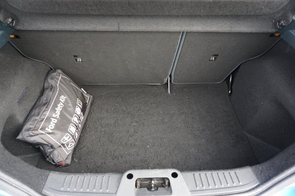 Ford Fiesta 1.6 titanium airco / cruise / elektr. ramen /  lm velgen / nap
