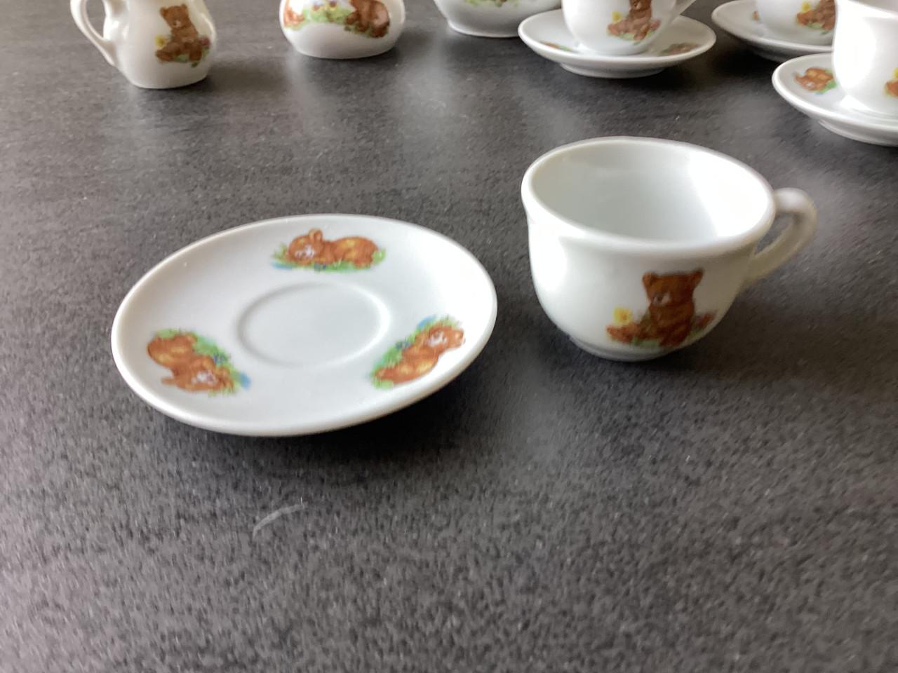 Kinderserviesje . Opdruk Beertjes