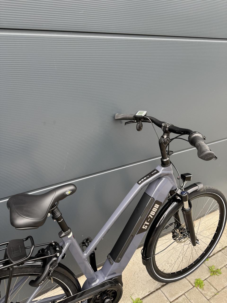 Prachtige ST 700R Bosch middenmotor elektrische fiets