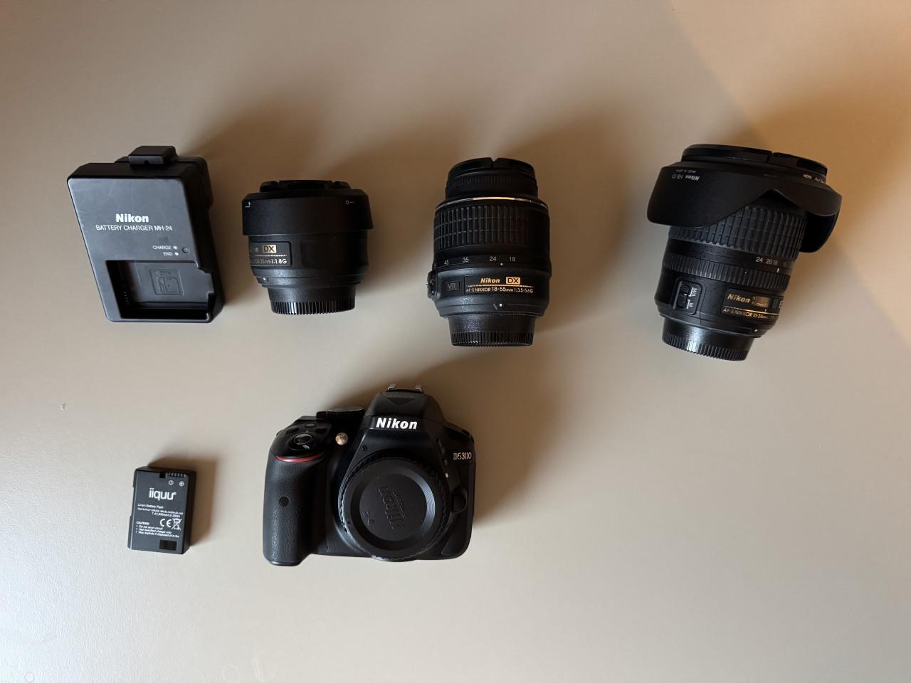 Nikon D5300 + 3 lenzen (10–24, 18–55 VR, 35mm f/1.8) - Complete set!