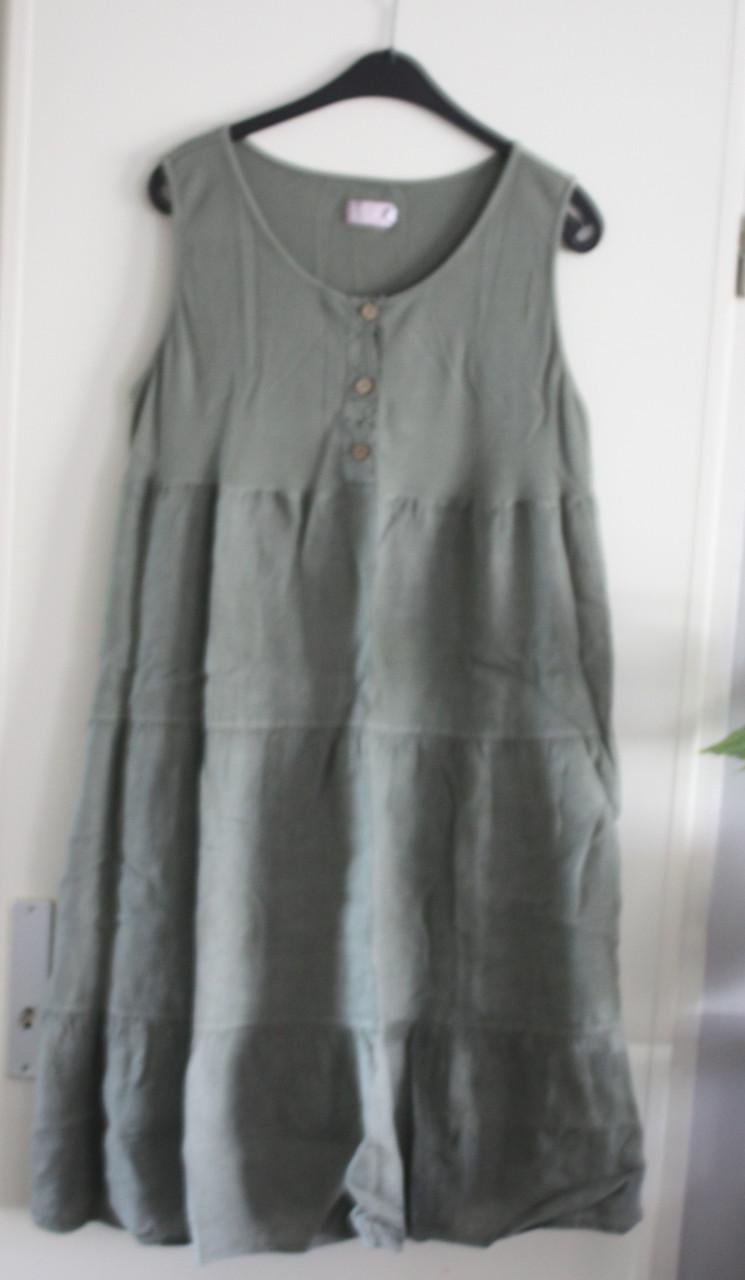 Groene jurk  met stroken maat 44