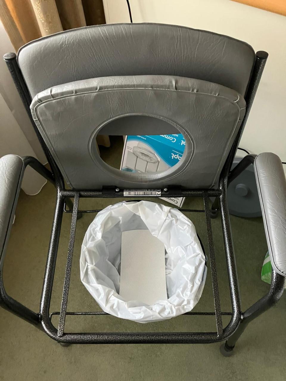 Spiksplinternieuwe postoel.