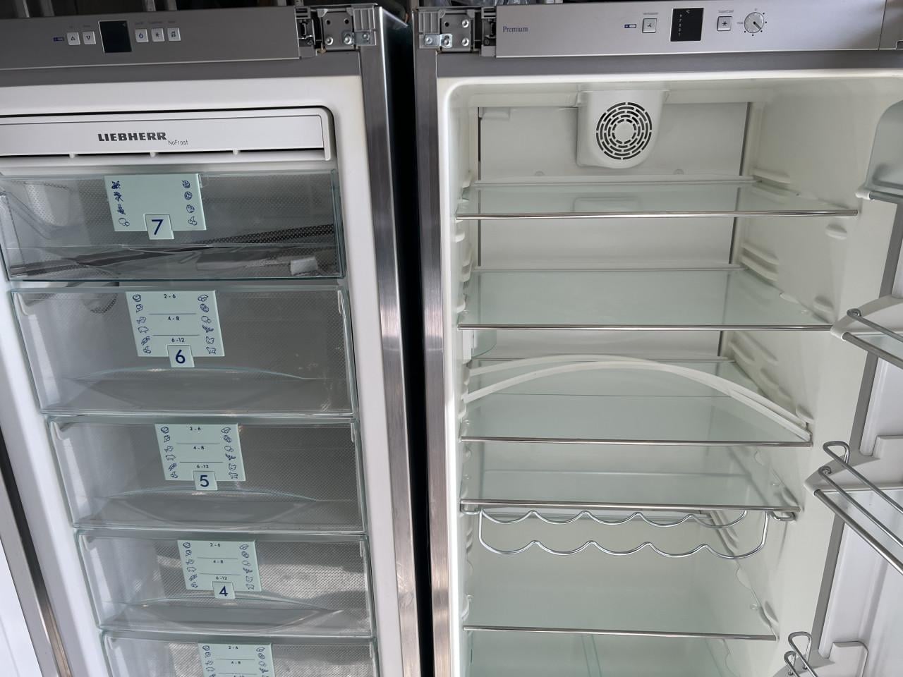 Liebherr RVS koelkast + vrieskast – NoFrost – zo goed als nieuw