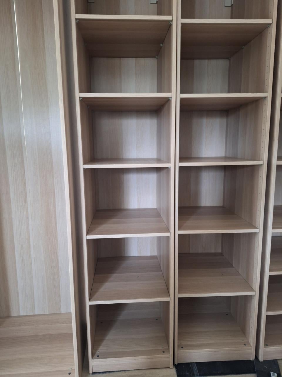 Ikea kast met glazen schuifdeuren