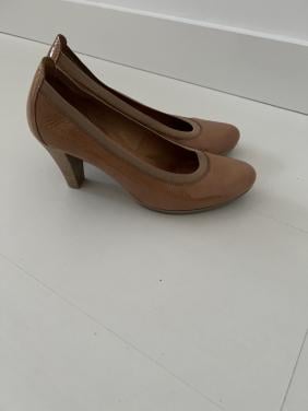 Pumps lakleer kleur nude mt 39