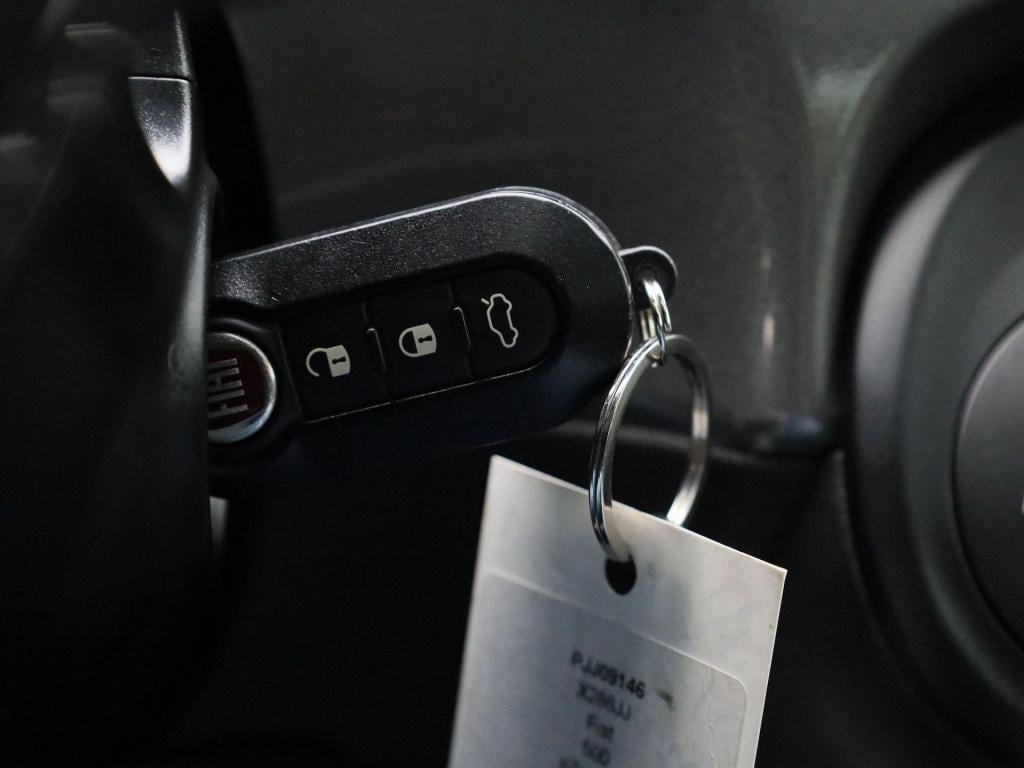 Fiat 500 1.0 hybrid dolcevita | panorama dak | parkeer sensoren | climate c