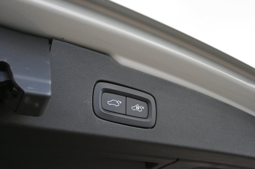 Volvo V60 2.0 t6 recharge awd r-design