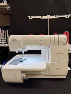 BABY LOCK EUPHORIA  de Queen onder de covermachines
