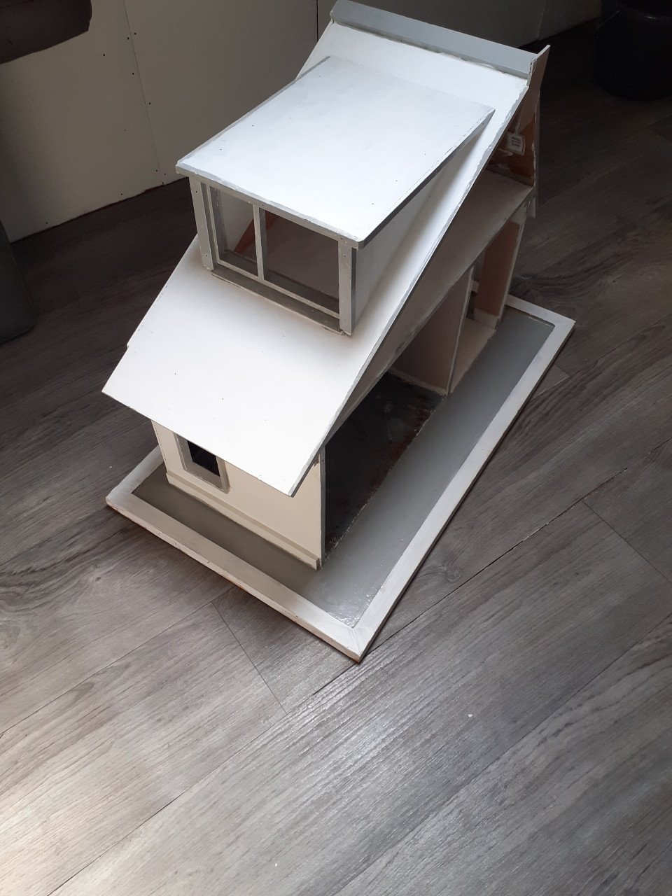 Poppenhuis hout 70x55x45