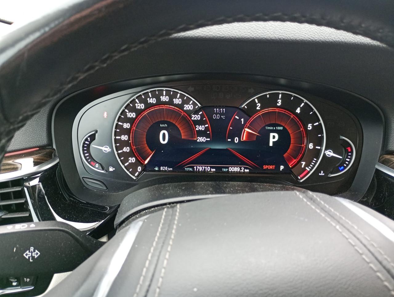 BMW 520i Business Edition | Leder | Trekhaak | APK 11-2026