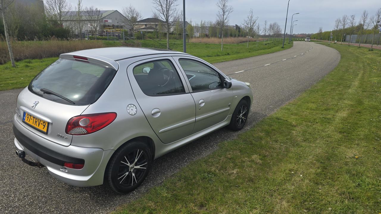 Peugeot 206+ 1.4 urban move 2012