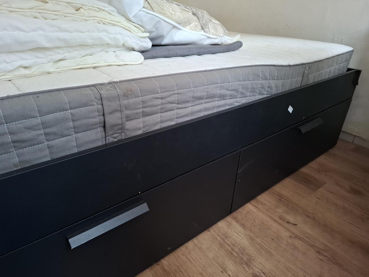 Tweepersoonsbed met matras