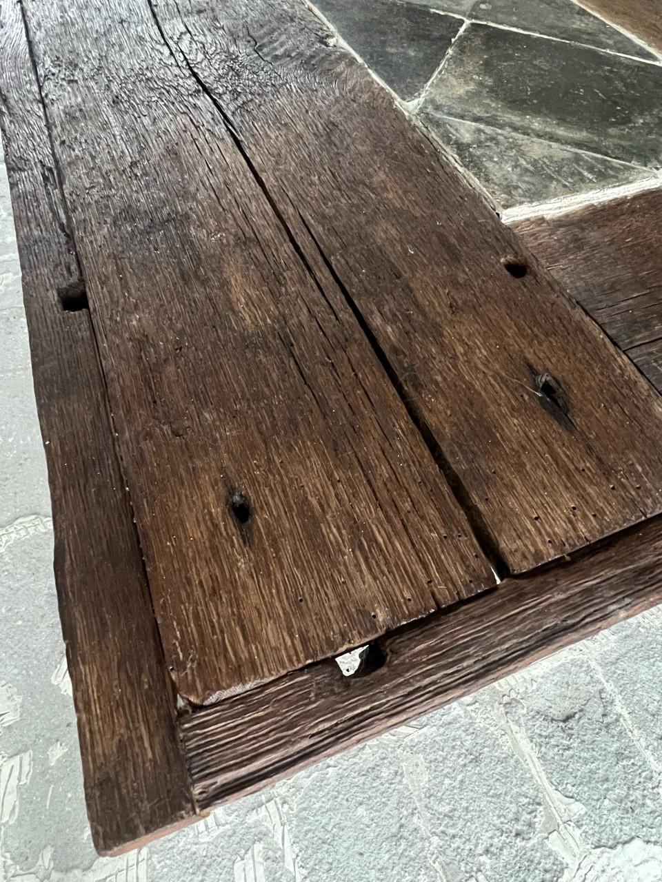 Stoere doorleefde eettafel