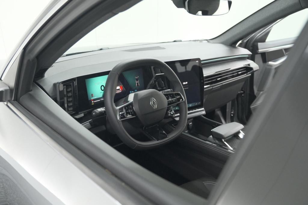 Renault Austral 1.2 e-tech full hybrid 200 techno | 360 camera | panoramada