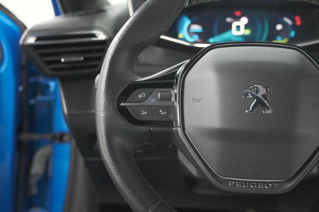 Peugeot 208 ev gt pack 50 kwh | camera | adapieve cruise control | stoelver