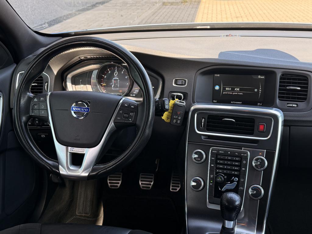 Volvo V60 1.6 t3 r-design | afn trekhaak | cruise | parkeersensoren | bluet