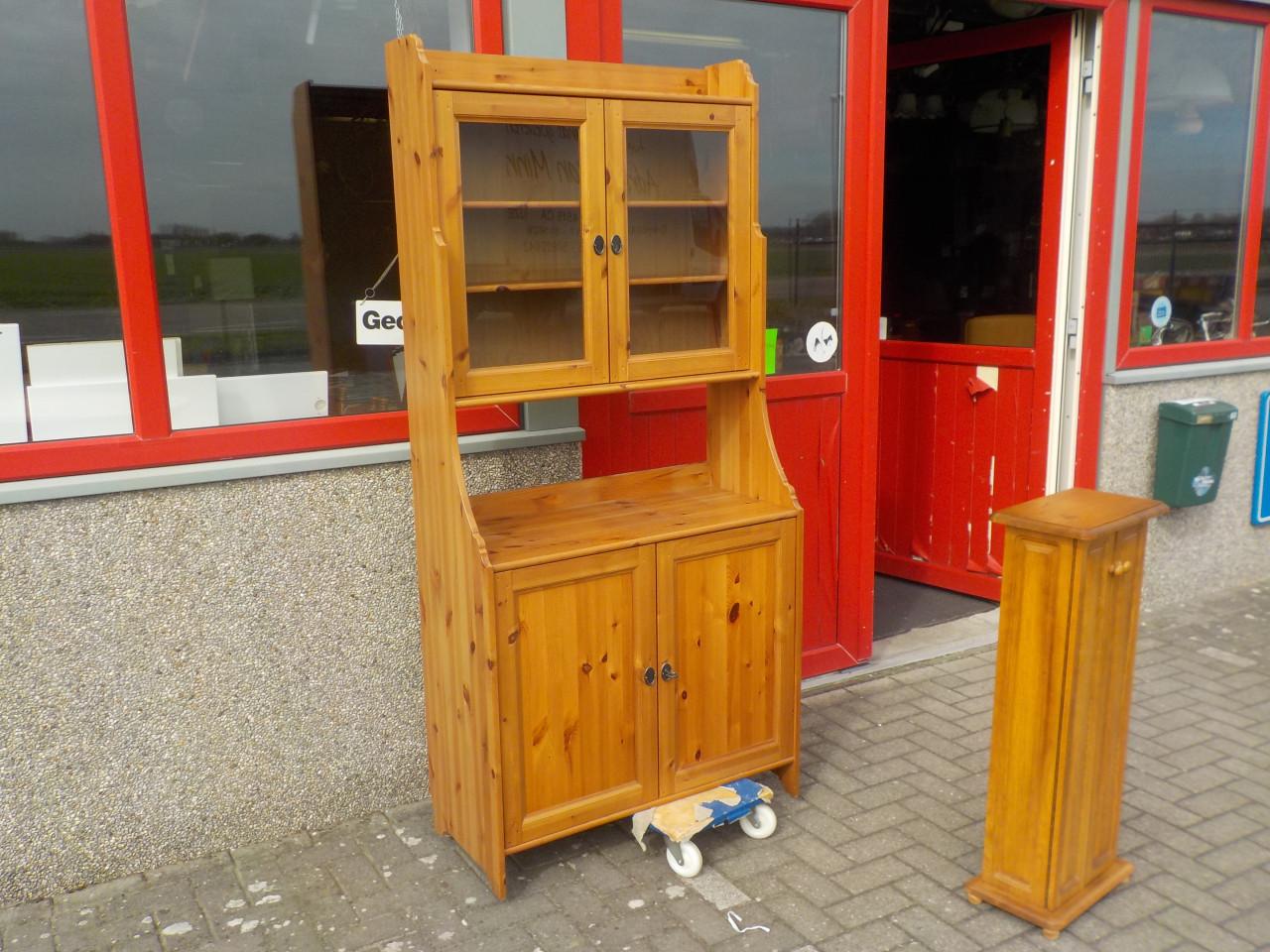 Massief grenen kast in zeer goede staat