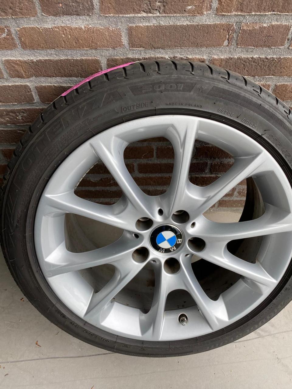Schadevrije originele BMW velgen met zomerbanden