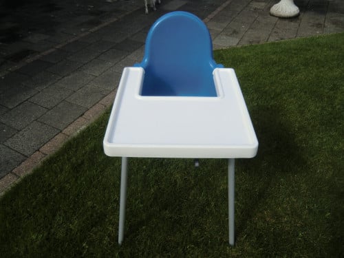 2 kuststof kinderstoelen met blad