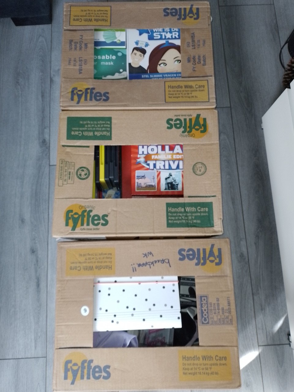 3 dozen rommelmarkt spullen(gratis radio!)