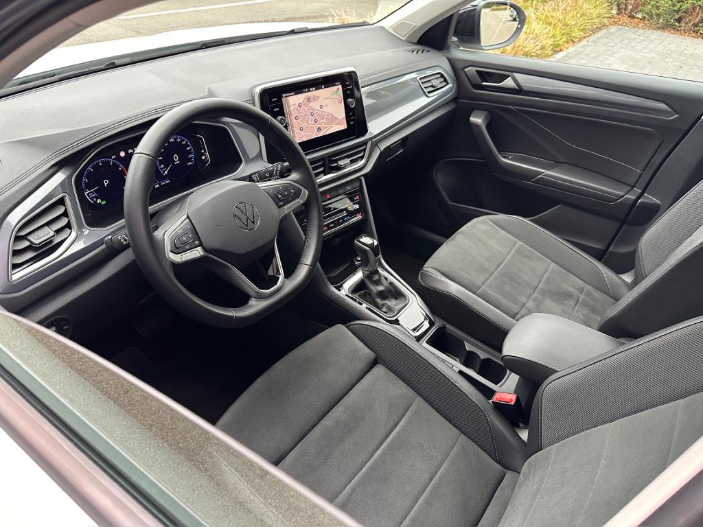 Volkswagen T-roc 1.5 tsi 150pk dsg style | trekhaak | navi | iq light | ada