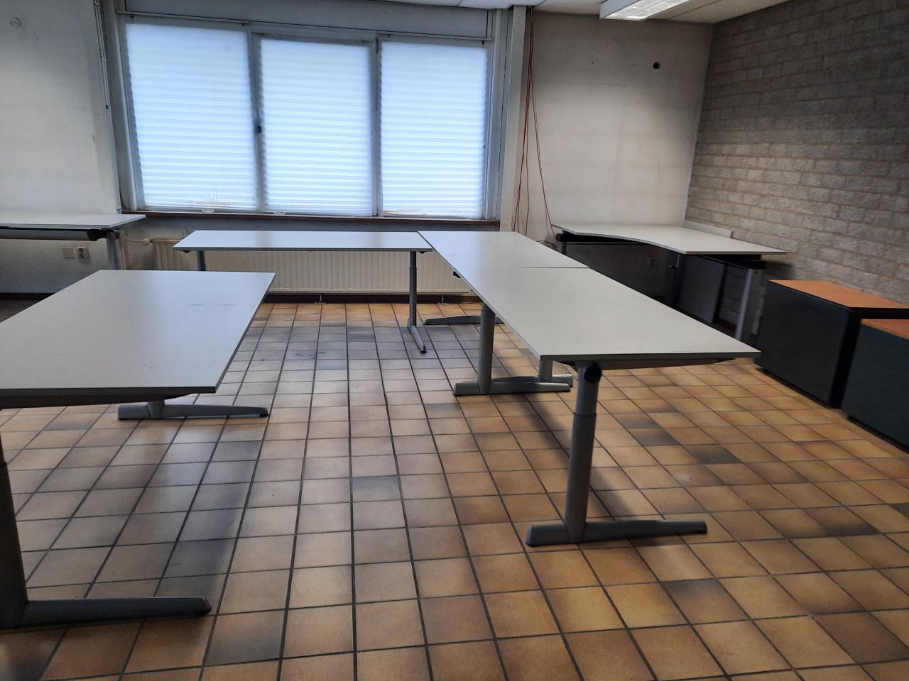 Tafels en kantoormeubels