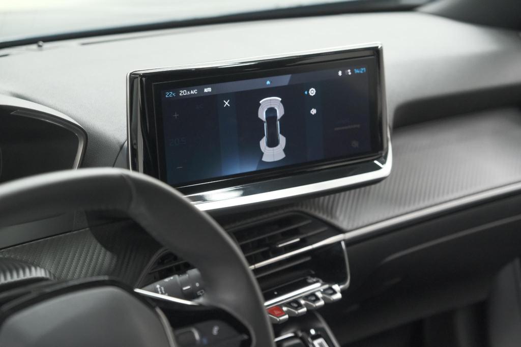 Peugeot 2008 puretech 100 allure | apple carplay | parkeersensoren | climat