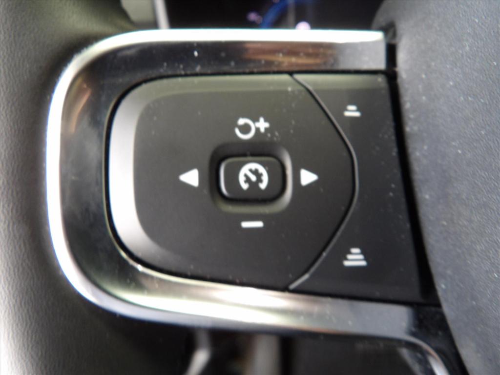 Volvo XC40 b3 163pk mild hybrid aut plus dark