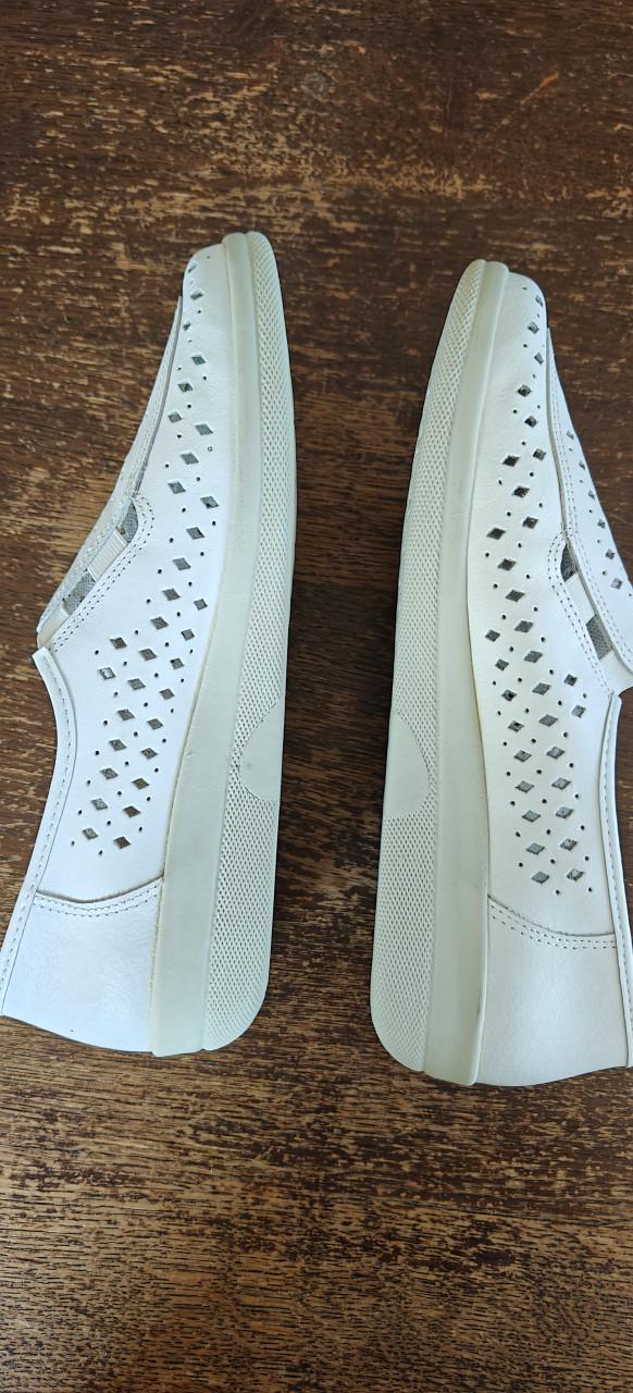 Gratis schoen maat 42 kleur wit