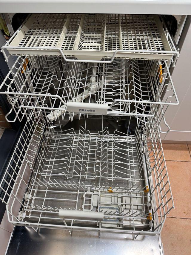 Miele vrijstaande Vaatwasser als nieuw en weinig gebruikt met handleiding