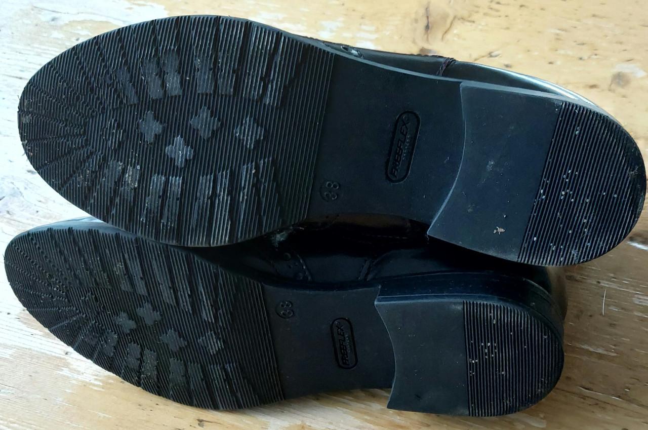 Omoda enkellaarsjes maat 38