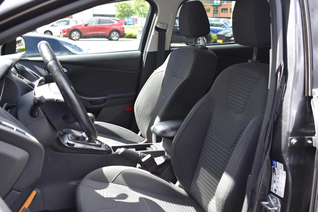 Ford Focus wagon 1.0 titanium edition | wegklapbare trekhaak | climate cont