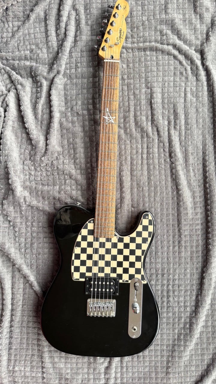 Squier Telecaster Avril Lavigne