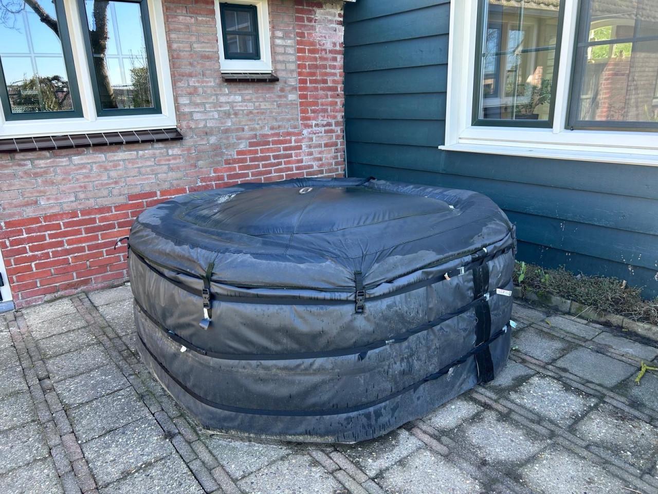 GRATIS !! Complete Intex Jaccuzi, ook te gebruiken als zwembad GRATIS !!