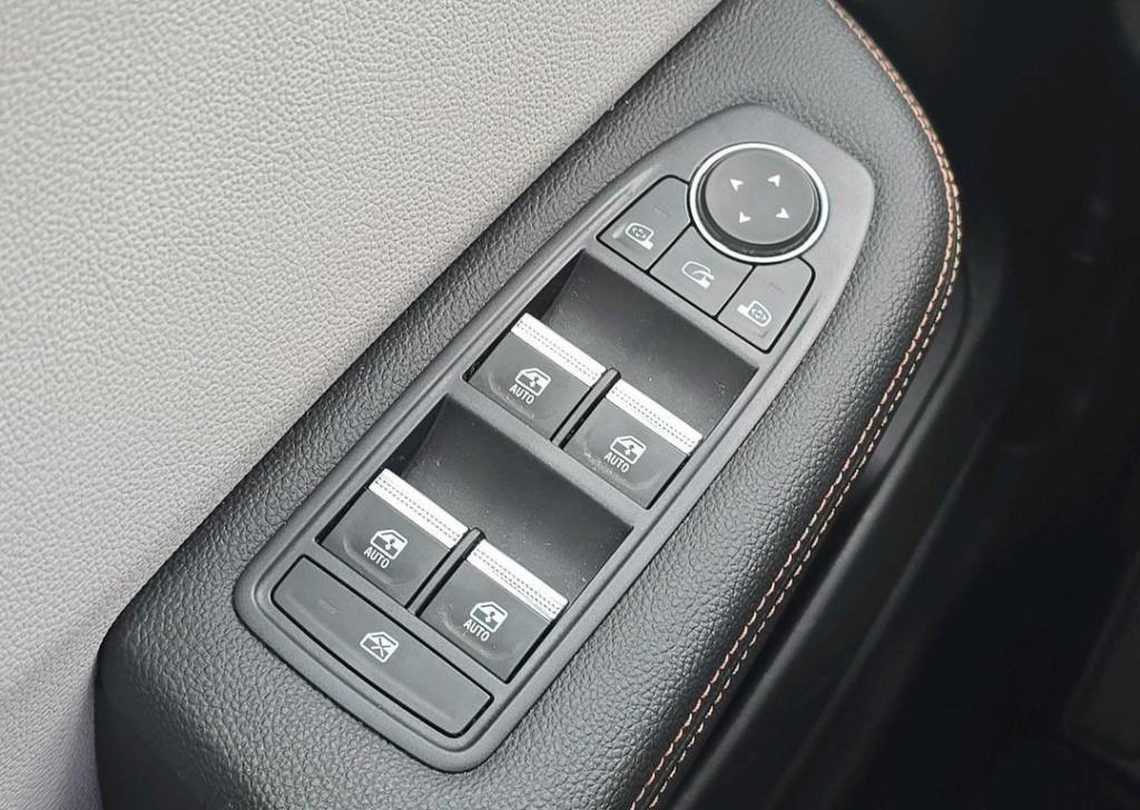 Renault Clio 1.6 e-tech hybrid 140 initiale paris