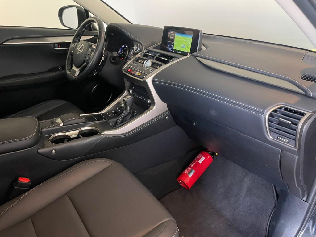 Lexus Nx 300h awd business line