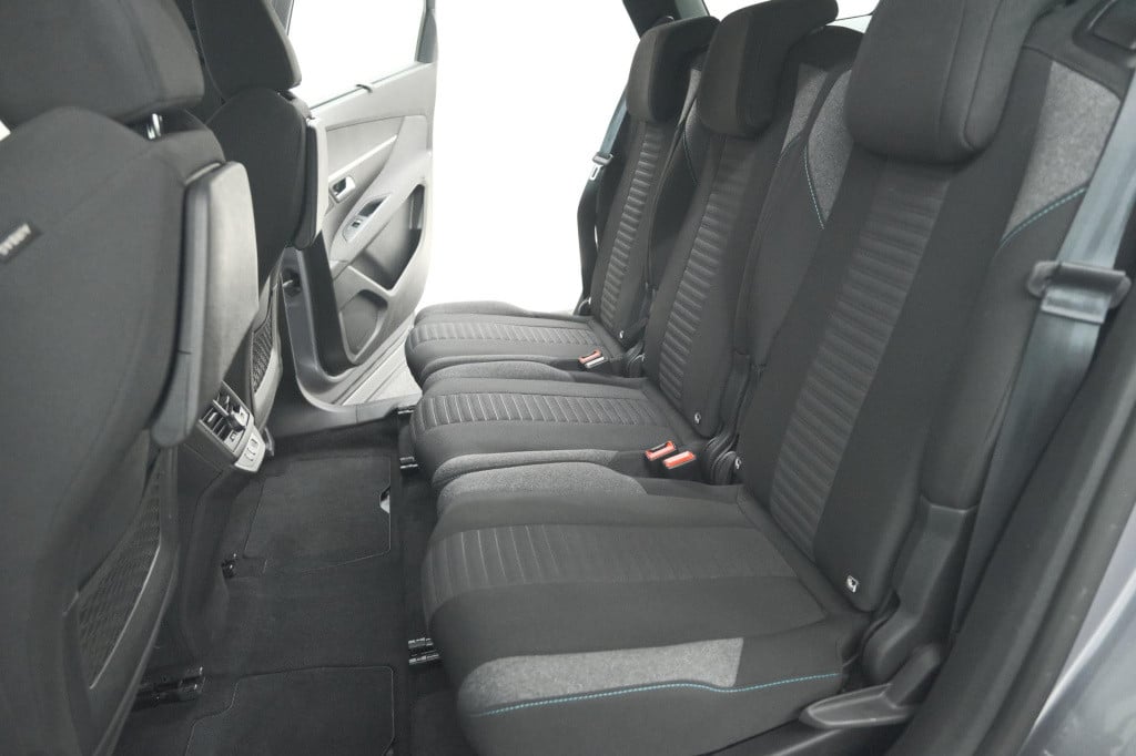 Peugeot 5008 puretech 130 eat8 active pack | 7 zitplaatsen | camera | apple