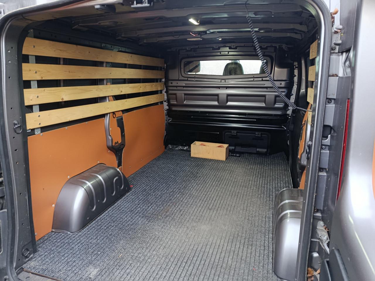 Renault Trafic 1.6 dci airco, navigatie, cr.control