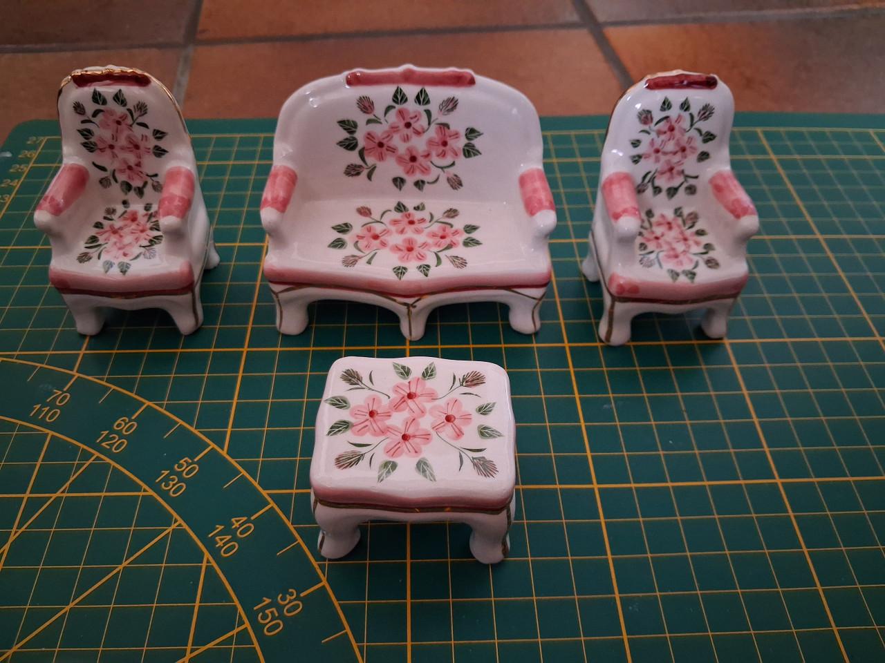 Poppenhuis spulletjes