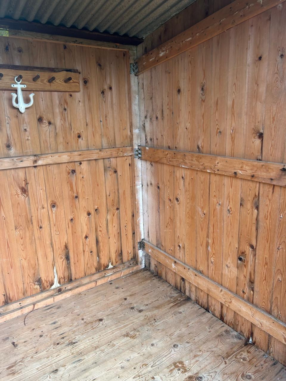 Gebruikt strandkotje / tuinhuisje – af te halen