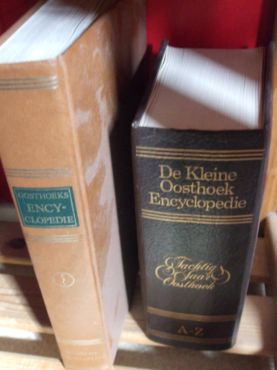 Te koop Oosthoek encyclopedieen.(z.g.a.n.).