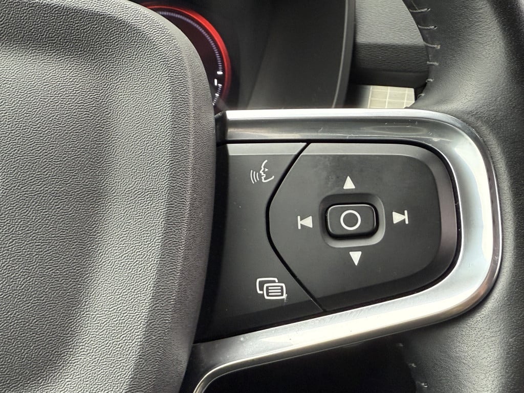 Volvo XC40 t5 262pk recharge business pro| navi| keyless| led| getint glas|