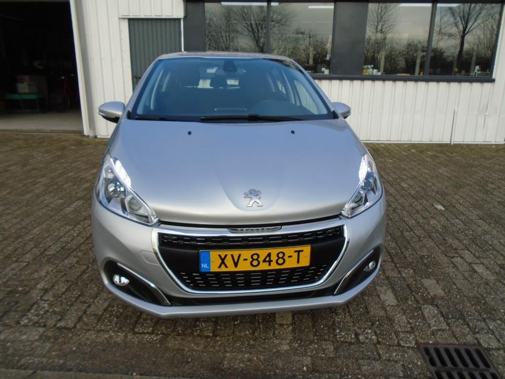 Peugeot 208 1.2 puret. signature