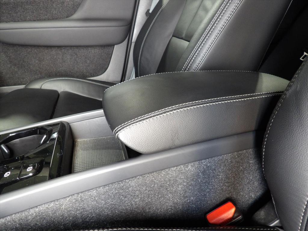 Volvo XC40 t5 plug-in hybrid 262pk aut plus dark