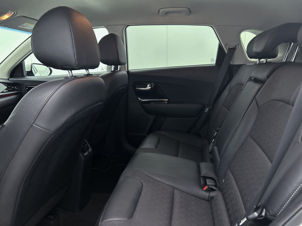 Kia Niro 1.6 gdi hybrid sportsline | trekhaak | 18 inch | half leder