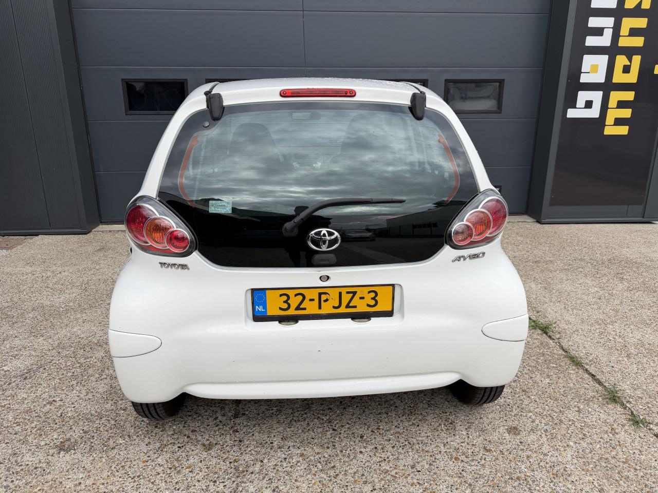 Toyota Aygo 1.0 12V Vvt-i 5DRS 2011 Wit Airco Apk Nap Navi