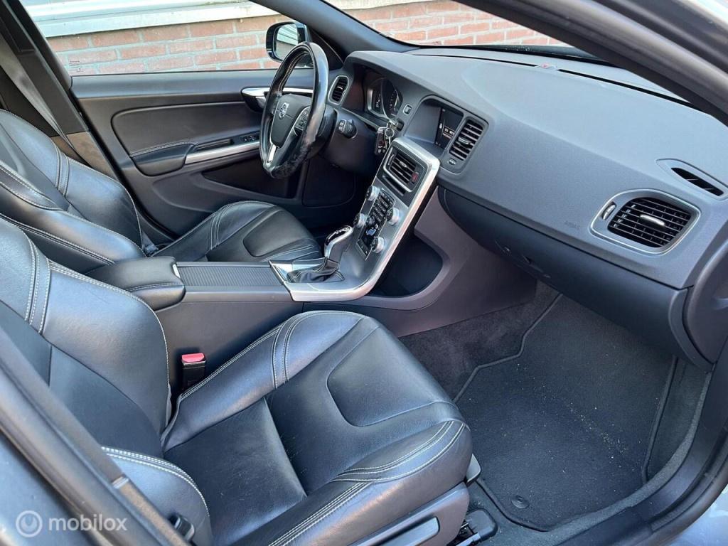 Volvo V60 1.5 t3 polar+ dynamic | orig. nl | leder | trekhaak